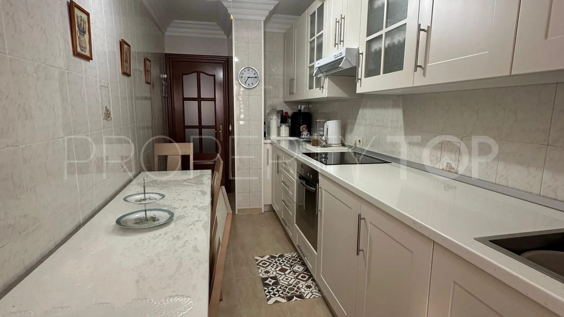Se vende apartamento en Estepona con 3 dormitorios
