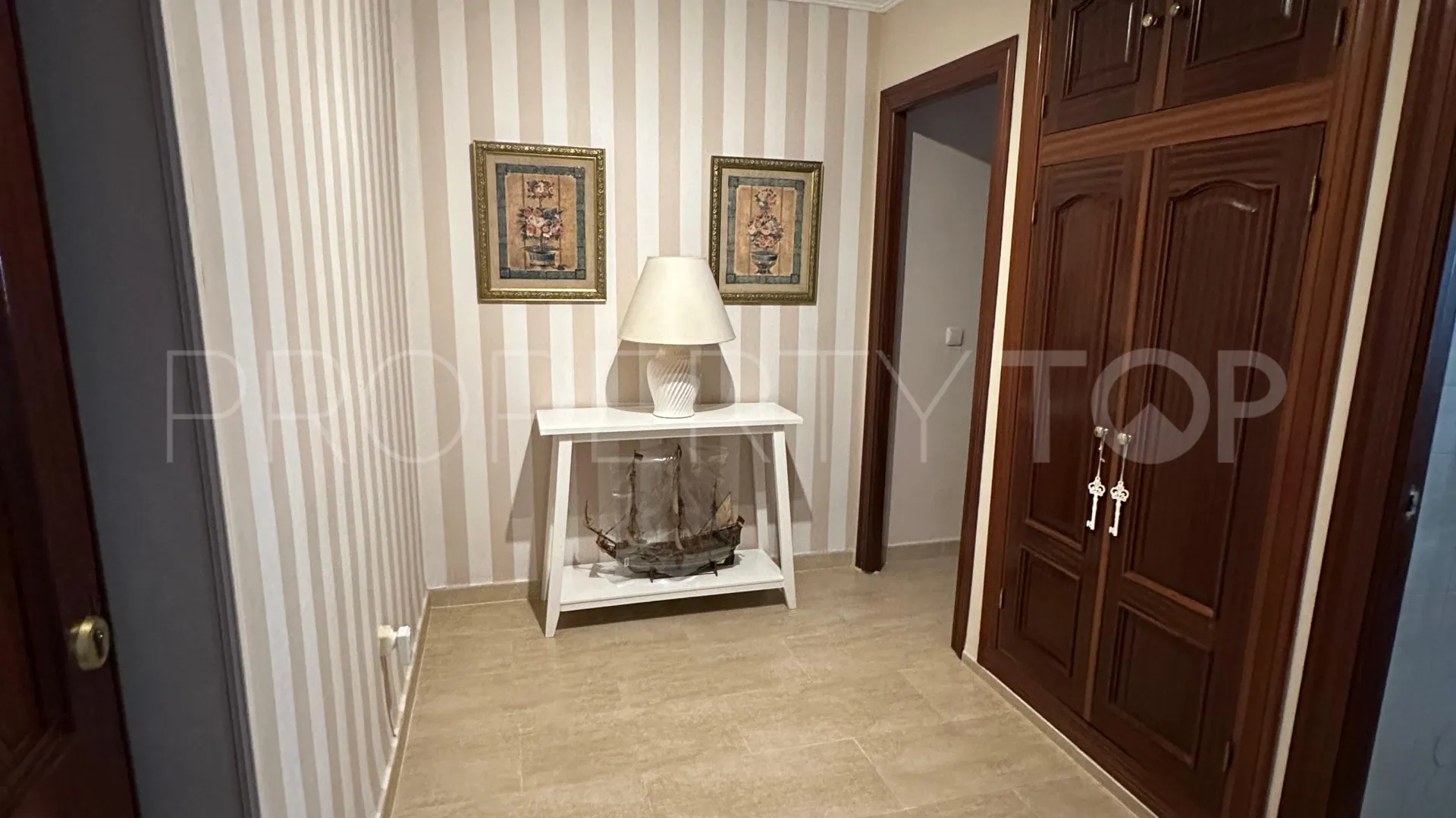 Se vende apartamento en Estepona con 3 dormitorios