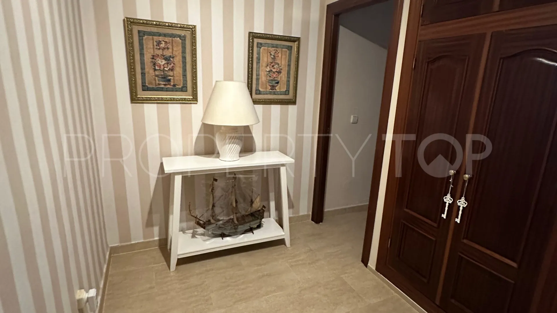 Se vende apartamento en Estepona con 3 dormitorios