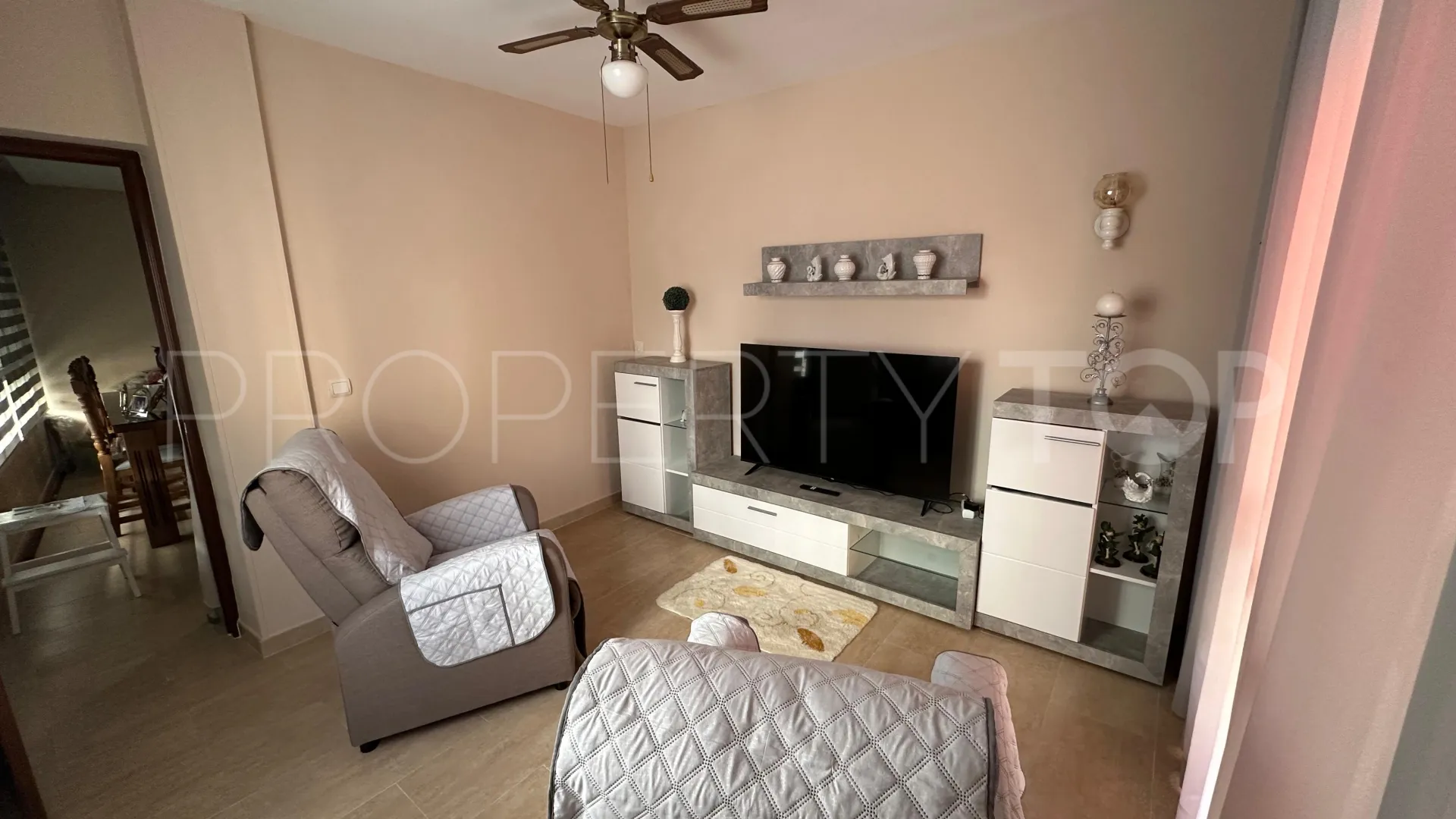 Se vende apartamento en Estepona con 3 dormitorios