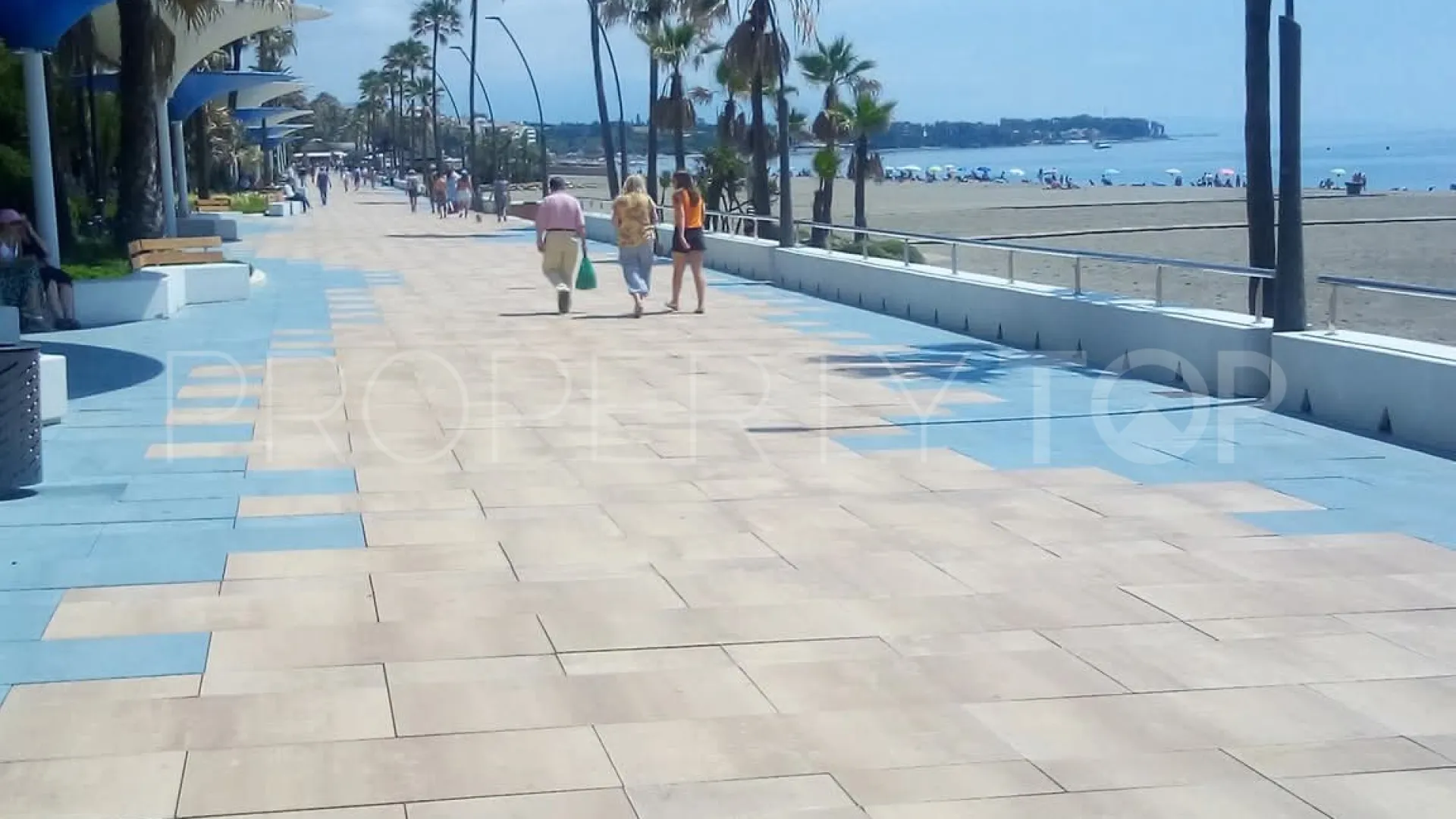 Se vende apartamento en Estepona con 3 dormitorios