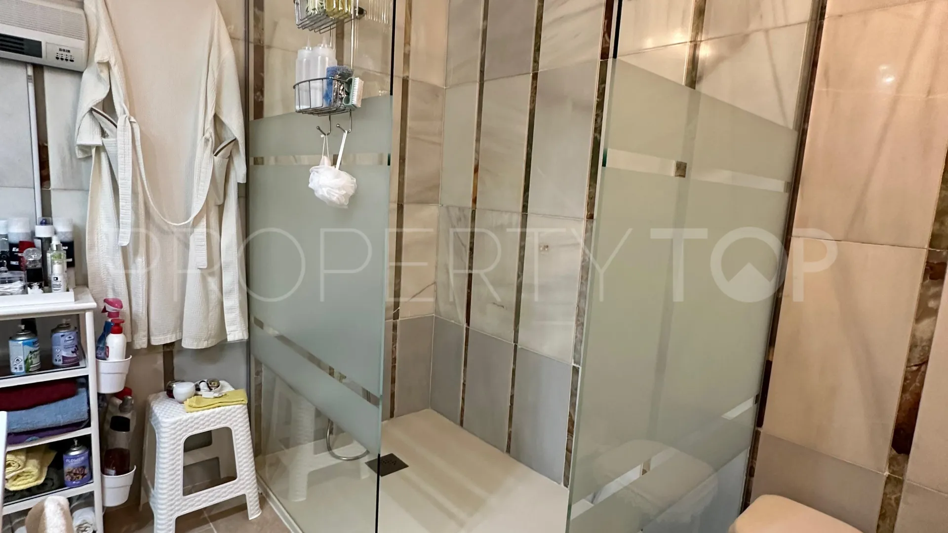 Se vende apartamento en Estepona con 3 dormitorios