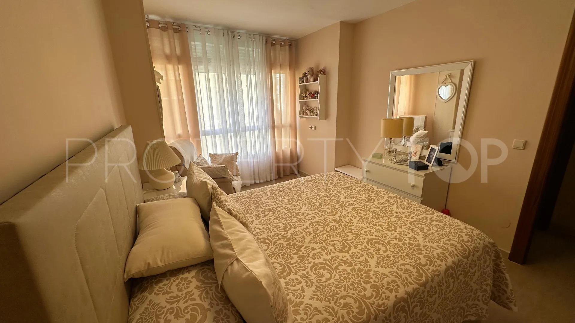 Se vende apartamento en Estepona con 3 dormitorios