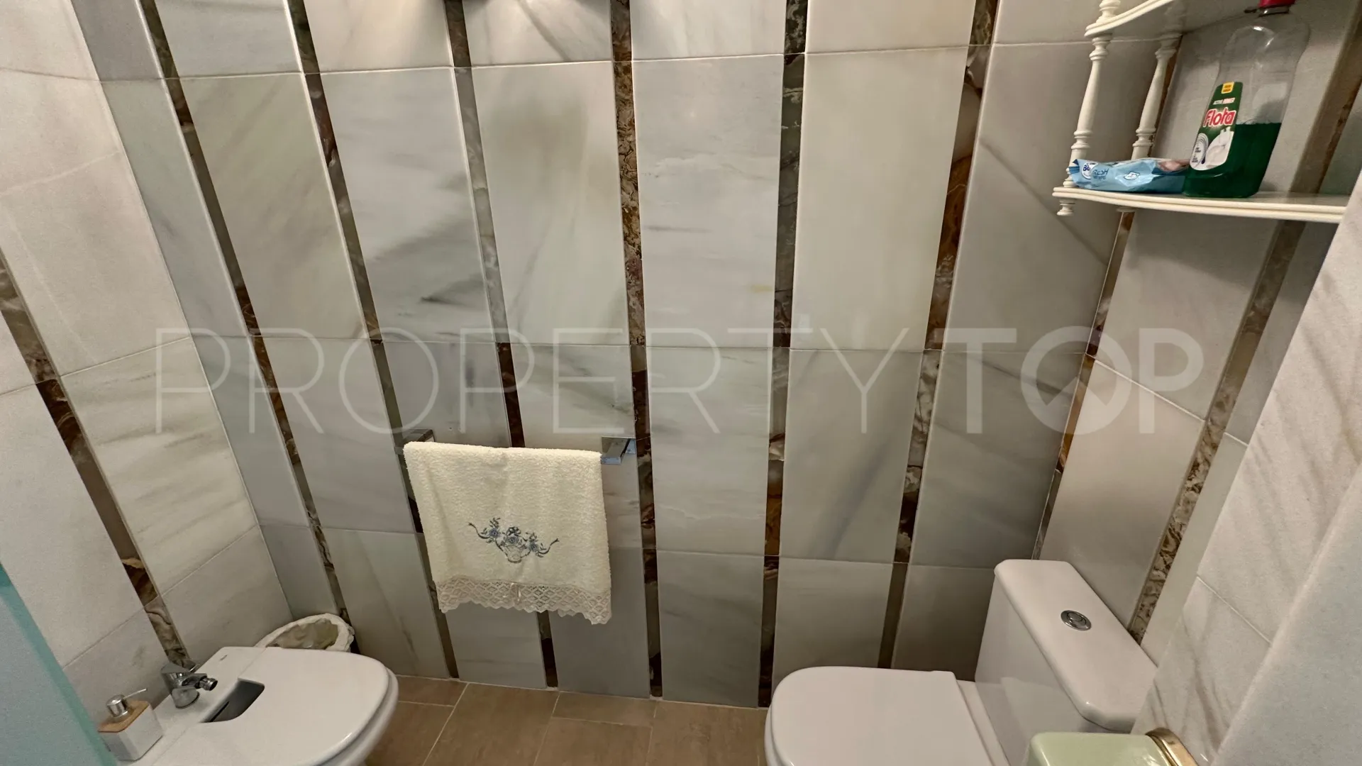Se vende apartamento en Estepona con 3 dormitorios