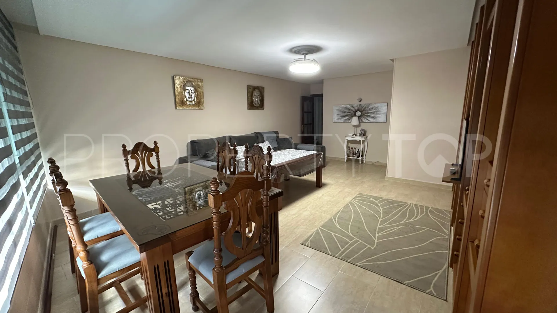 Se vende apartamento en Estepona con 3 dormitorios