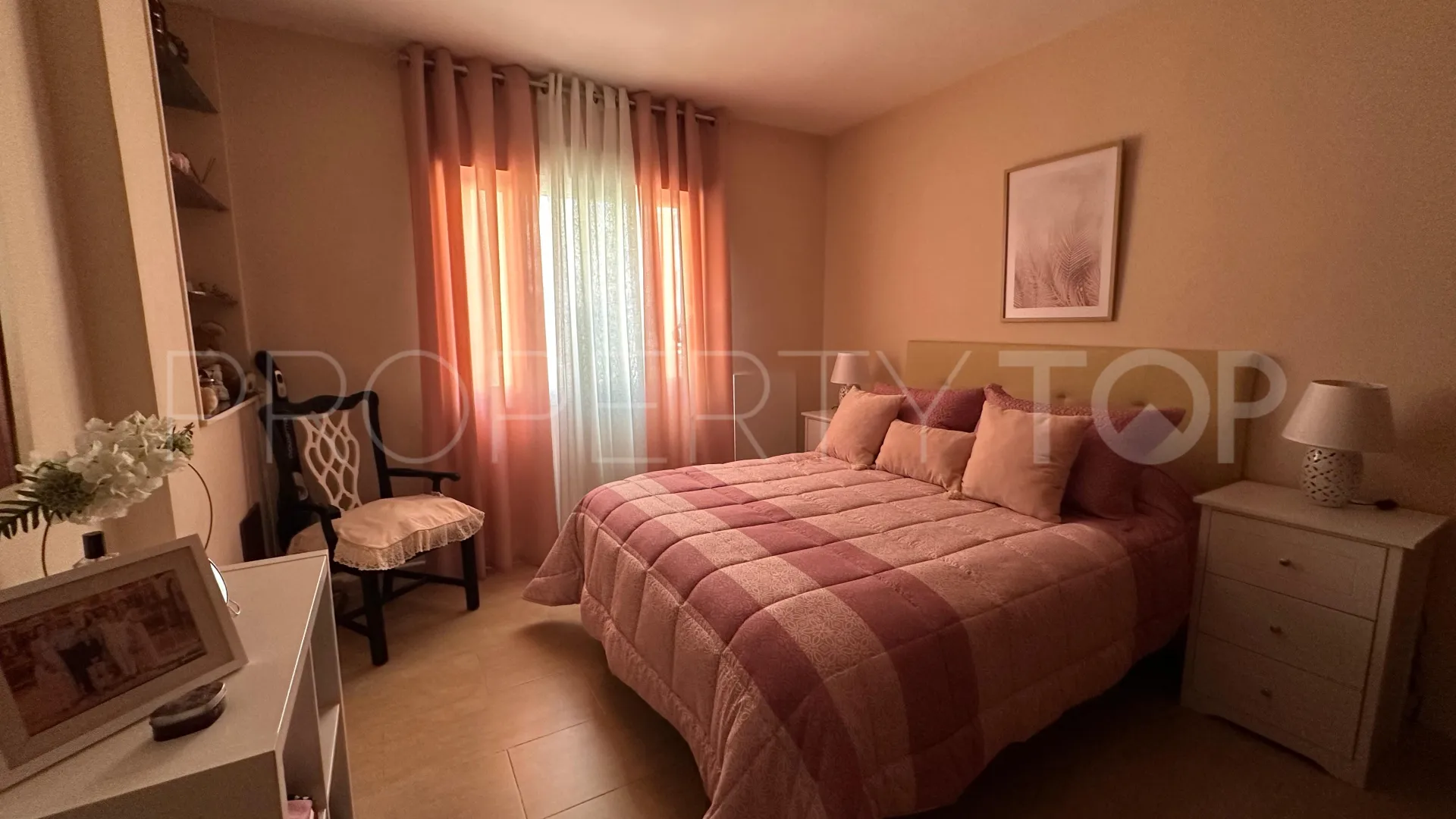 Se vende apartamento en Estepona con 3 dormitorios