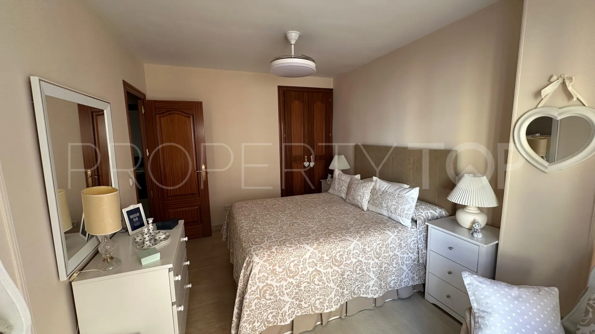 Se vende apartamento en Estepona con 3 dormitorios