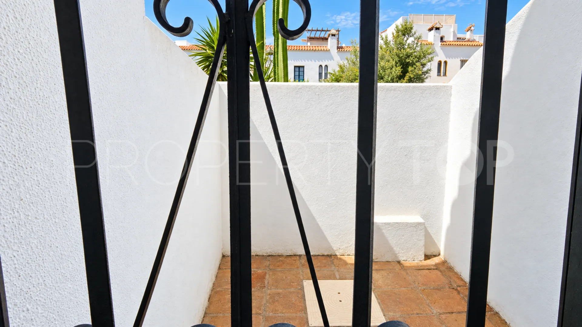 Adosado con 4 dormitorios en venta en Marina de Casares