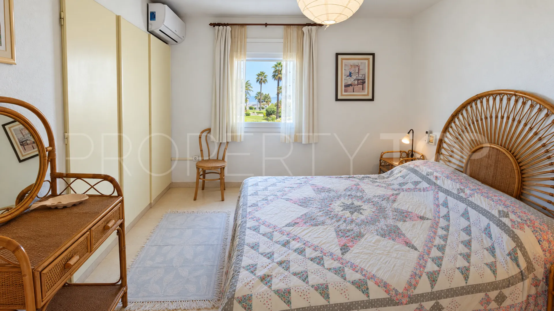 Adosado con 4 dormitorios en venta en Marina de Casares