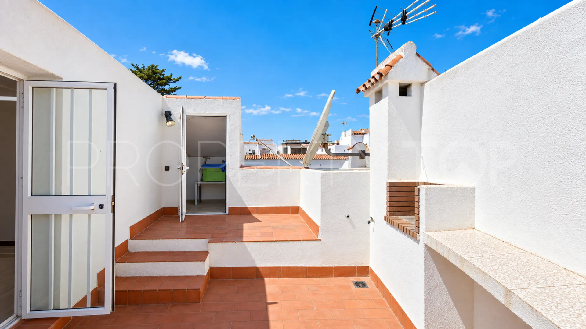 Adosado con 4 dormitorios en venta en Marina de Casares