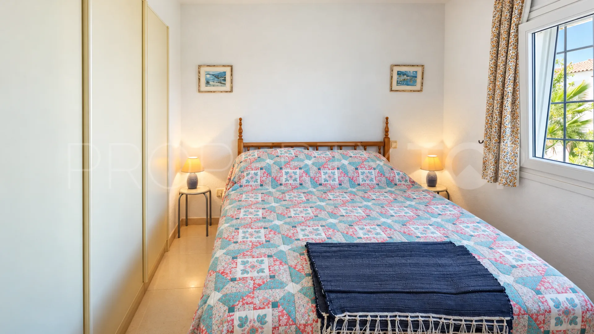 Adosado con 4 dormitorios en venta en Marina de Casares