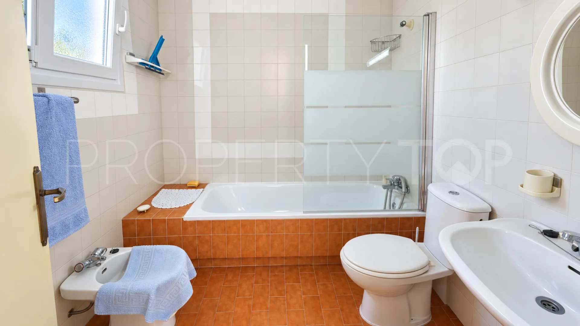Adosado con 4 dormitorios en venta en Marina de Casares