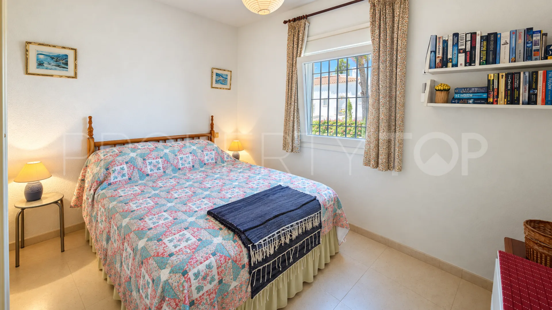 Adosado con 4 dormitorios en venta en Marina de Casares