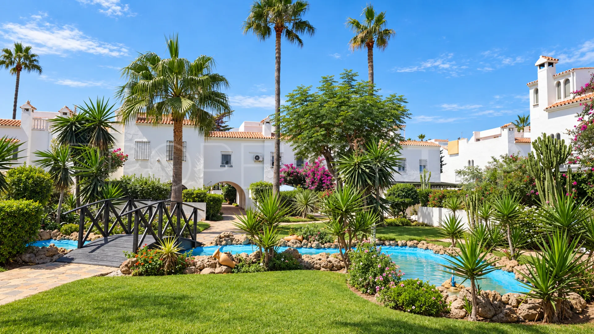 Adosado con 4 dormitorios en venta en Marina de Casares