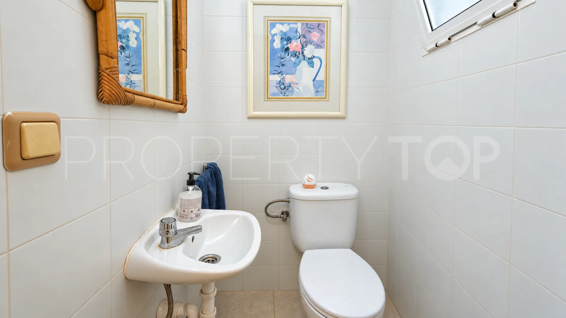 Adosado con 4 dormitorios en venta en Marina de Casares