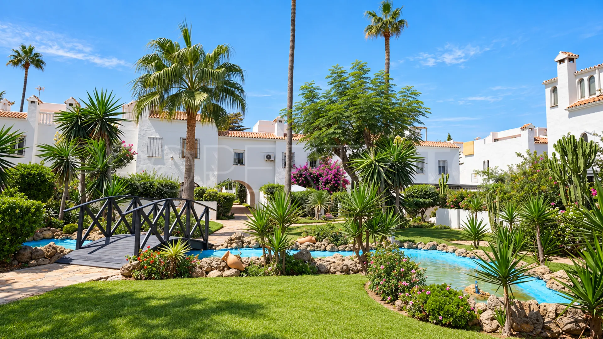 Adosado con 4 dormitorios en venta en Marina de Casares