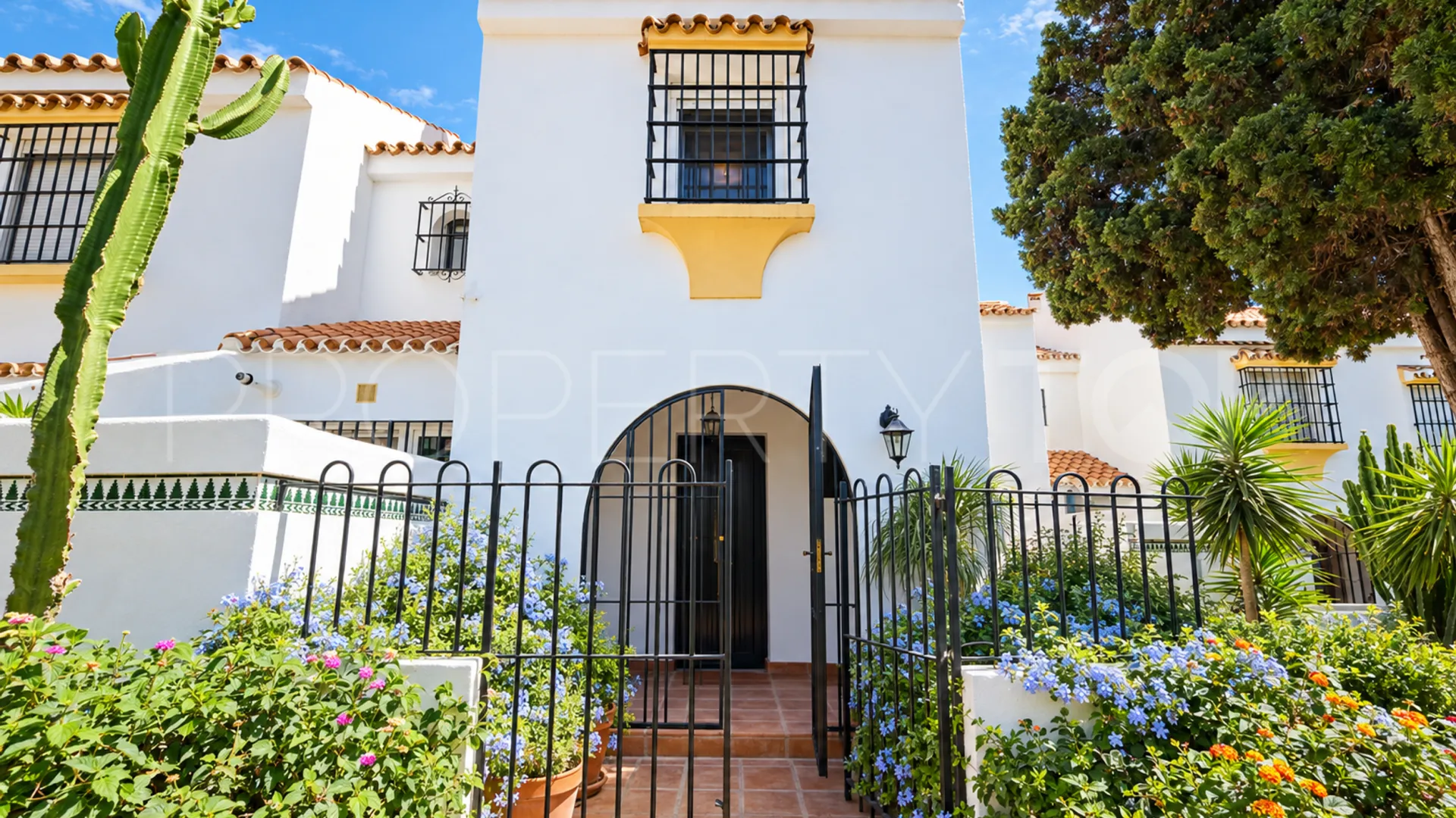 Adosado con 4 dormitorios en venta en Marina de Casares