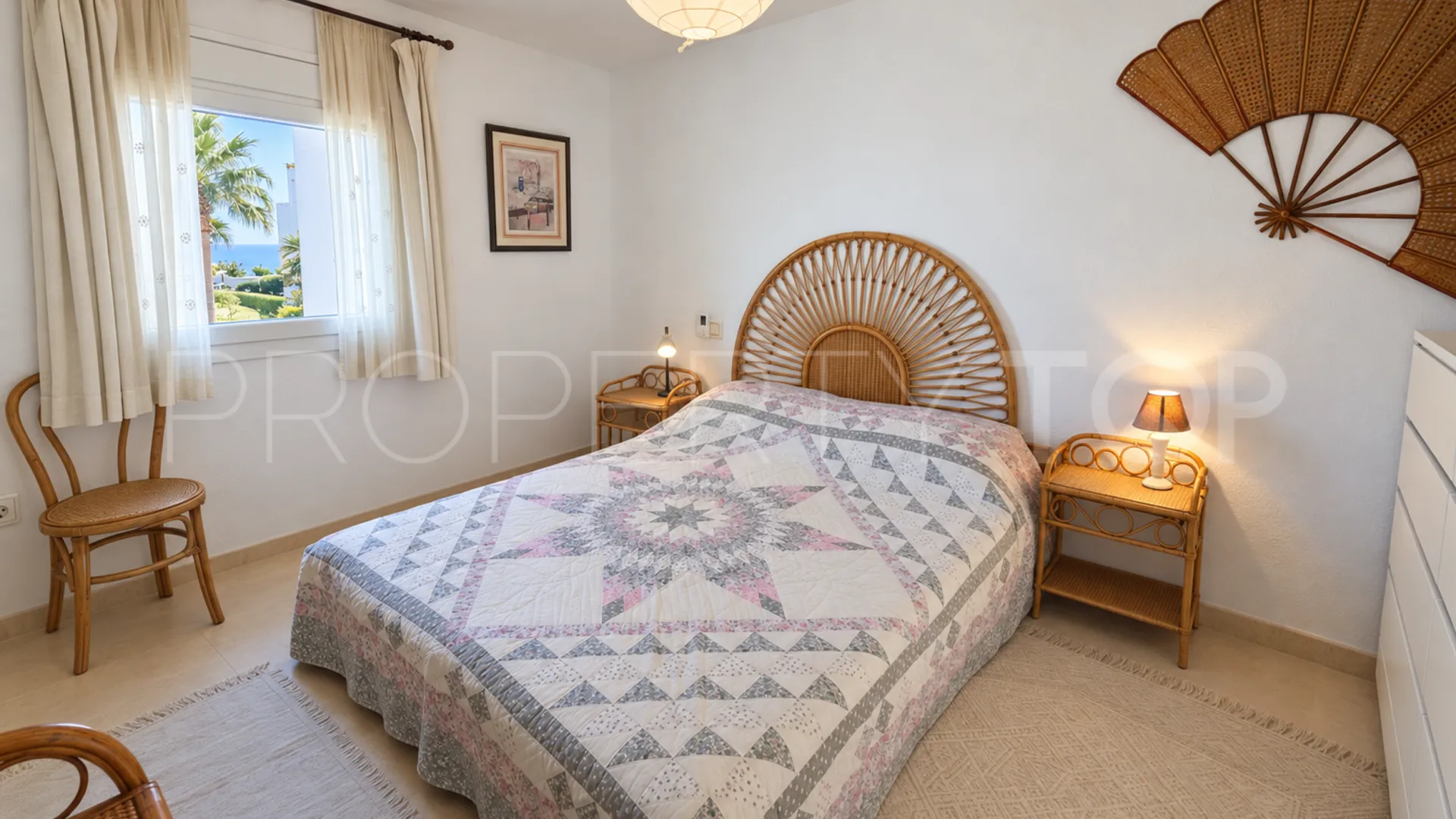 Adosado con 4 dormitorios en venta en Marina de Casares