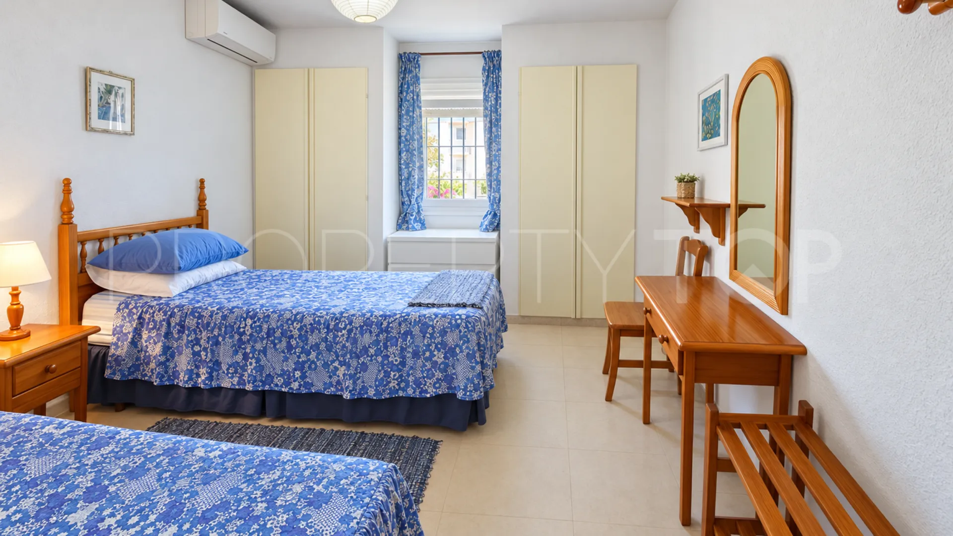 Adosado con 4 dormitorios en venta en Marina de Casares