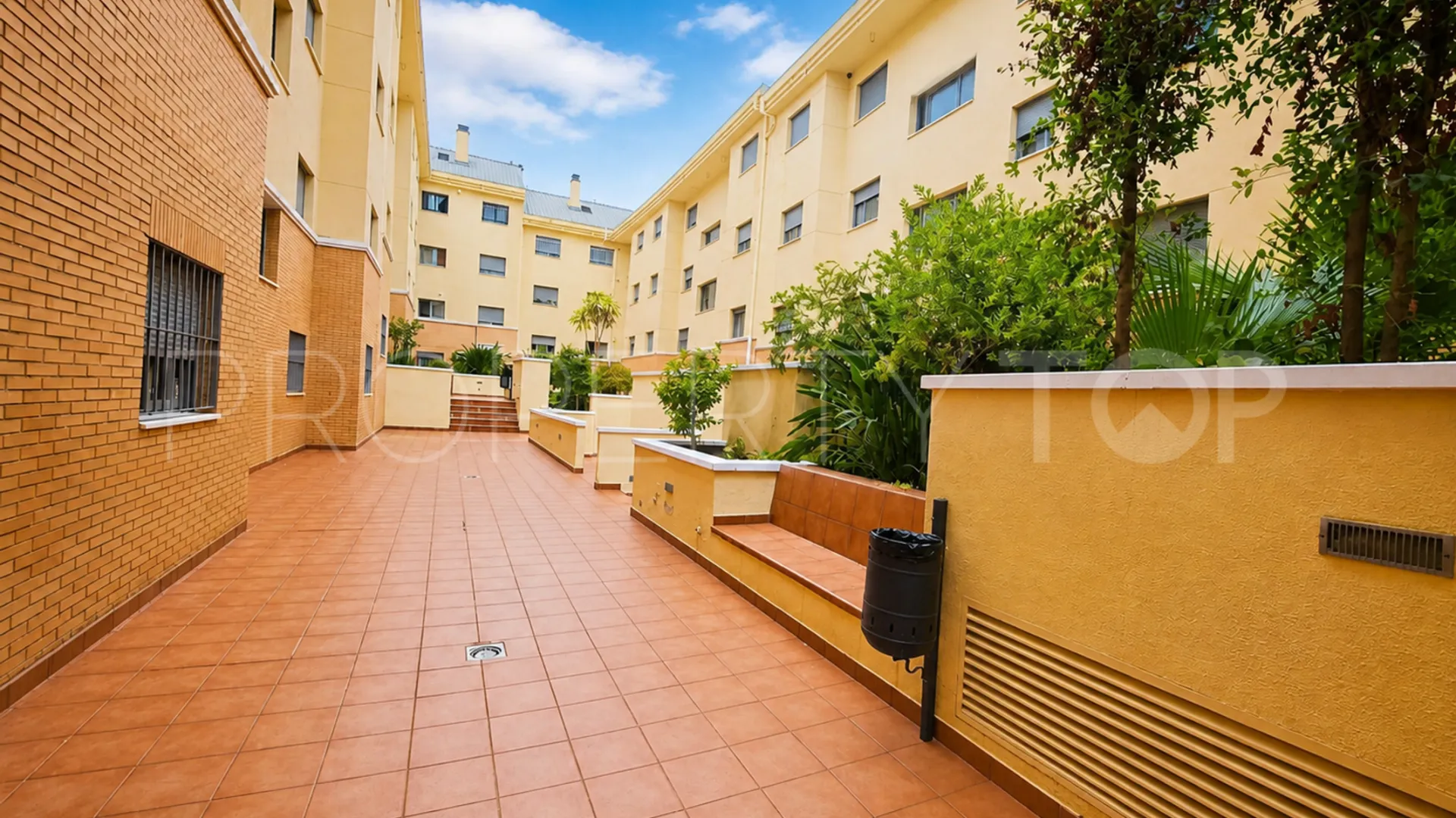 Apartamento planta baja a la venta con 2 dormitorios en San Pedro de Alcantara