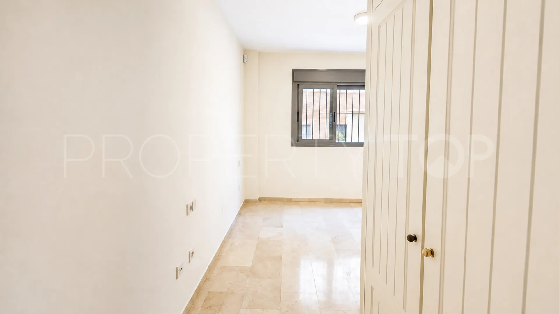 Apartamento planta baja a la venta con 2 dormitorios en San Pedro de Alcantara