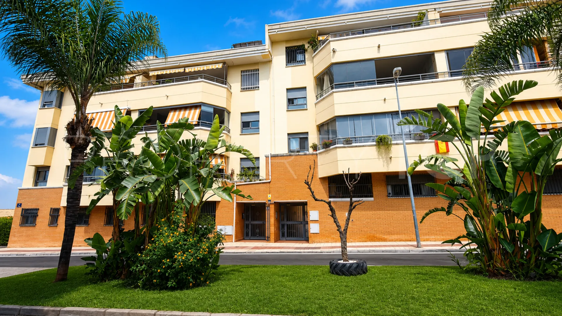 Apartamento planta baja a la venta con 2 dormitorios en San Pedro de Alcantara