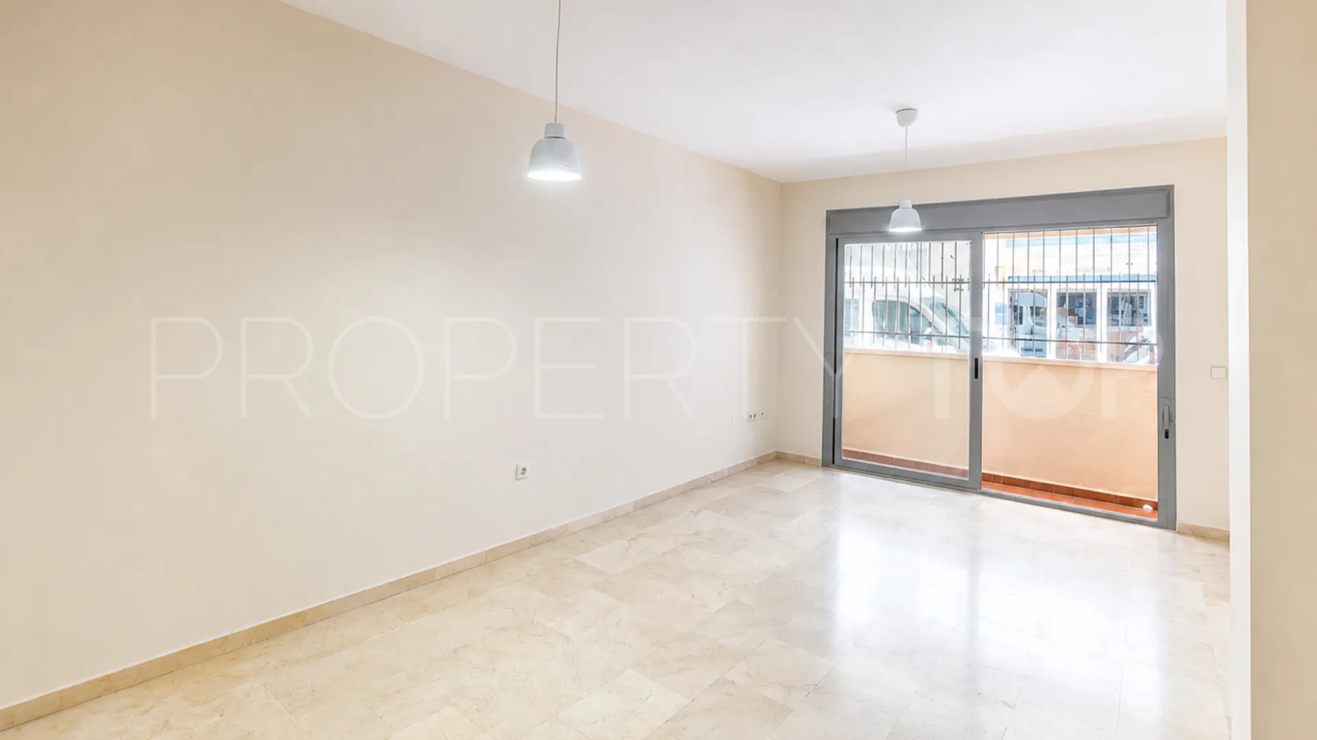Apartamento planta baja a la venta con 2 dormitorios en San Pedro de Alcantara