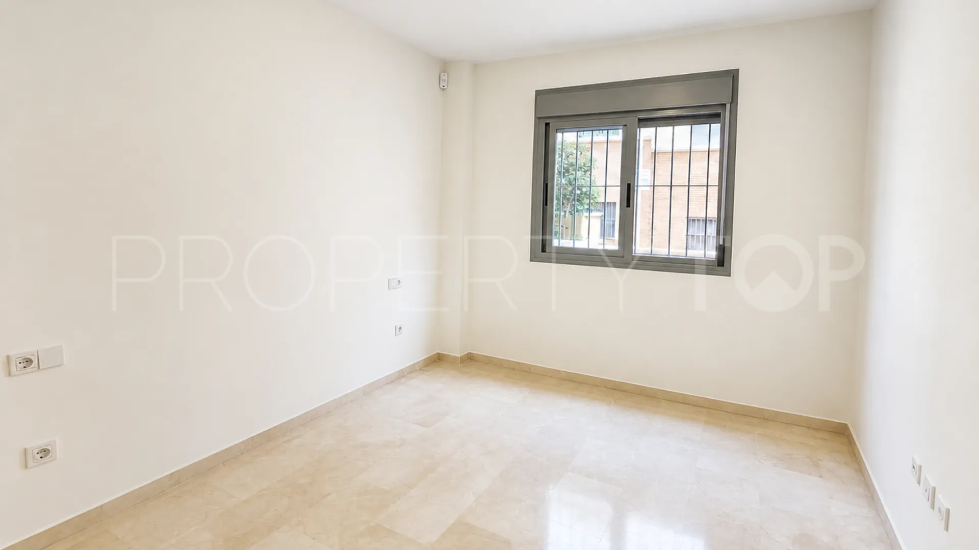 Apartamento planta baja a la venta con 2 dormitorios en San Pedro de Alcantara