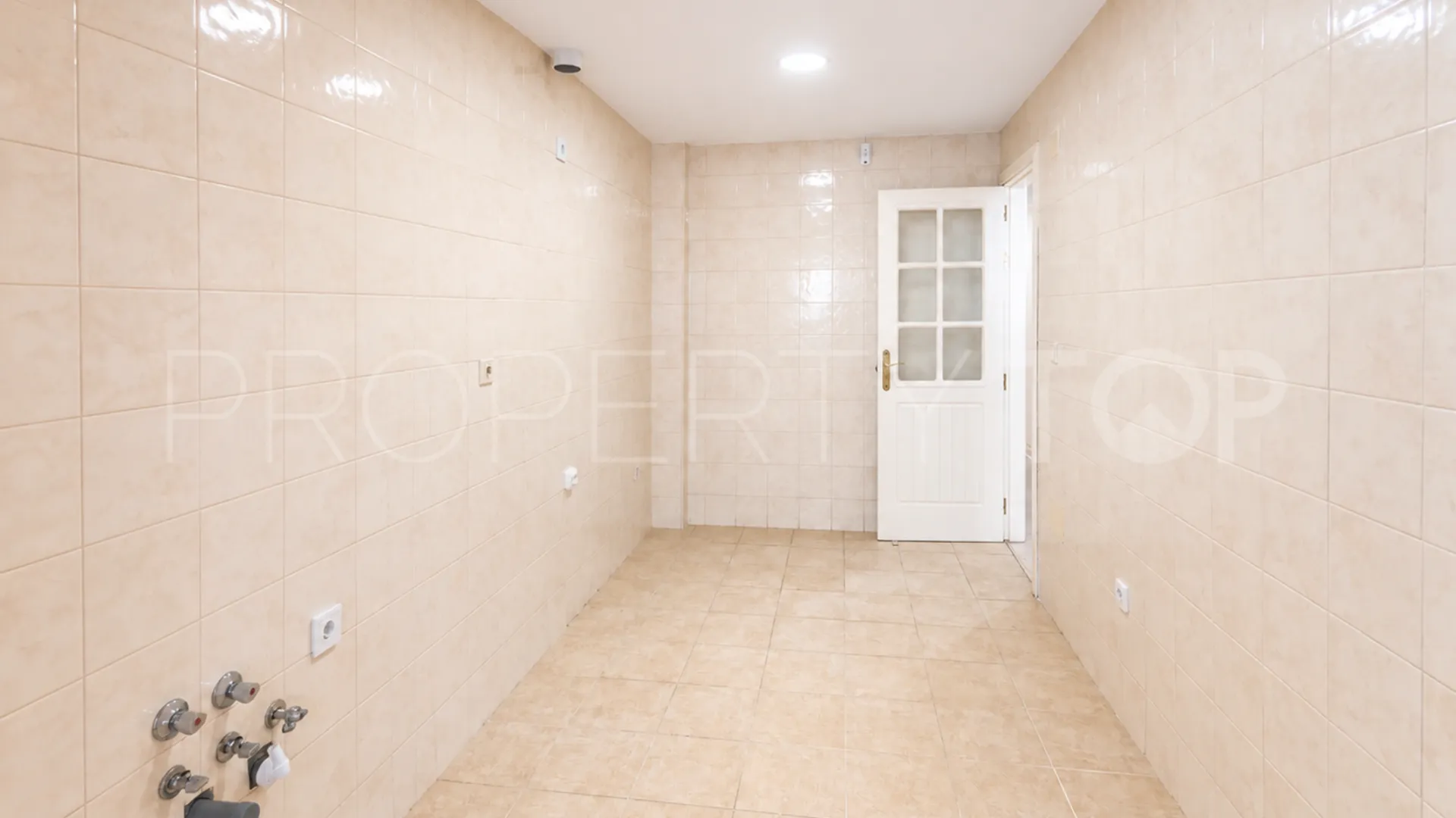 Apartamento planta baja a la venta con 2 dormitorios en San Pedro de Alcantara