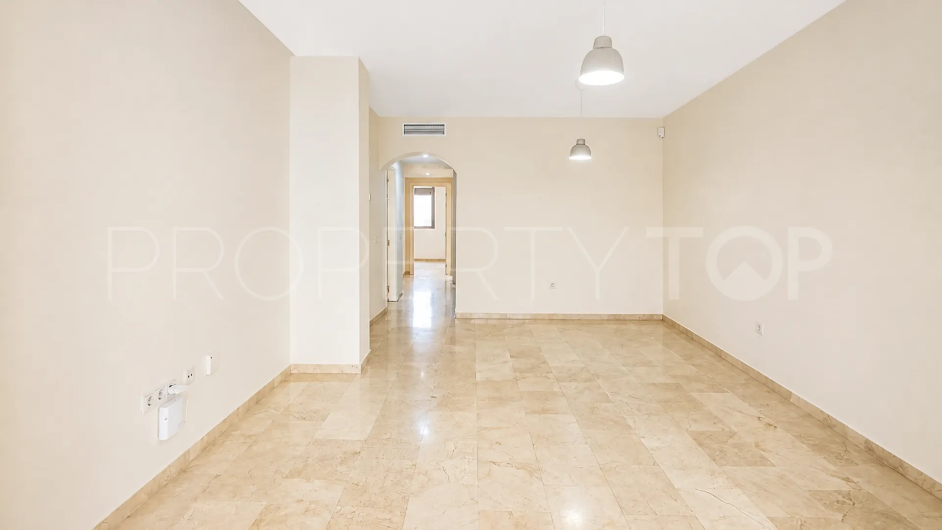 Apartamento planta baja a la venta con 2 dormitorios en San Pedro de Alcantara
