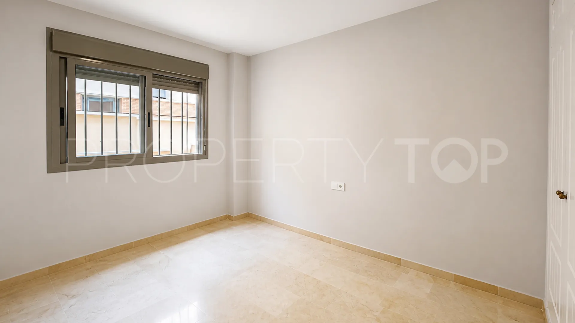 Apartamento planta baja a la venta con 2 dormitorios en San Pedro de Alcantara