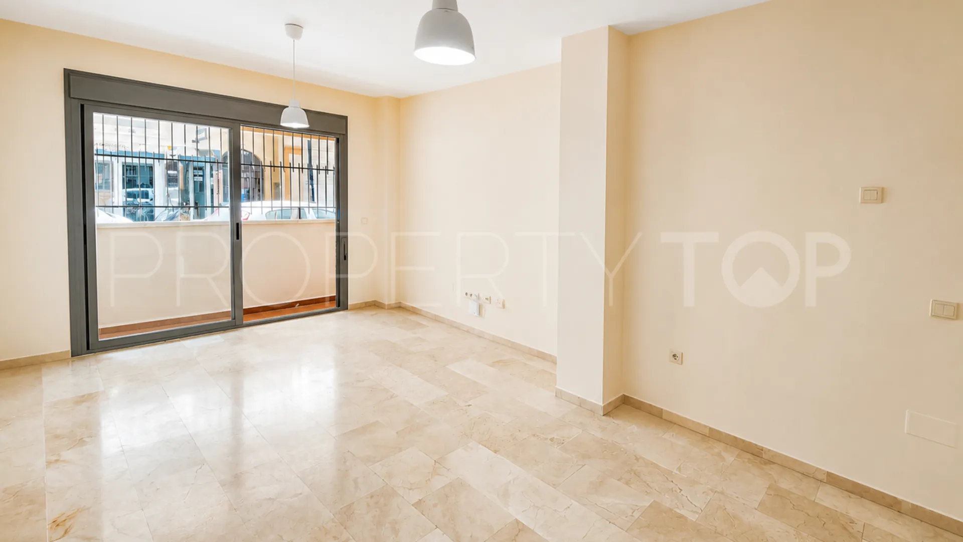 Apartamento planta baja a la venta con 2 dormitorios en San Pedro de Alcantara