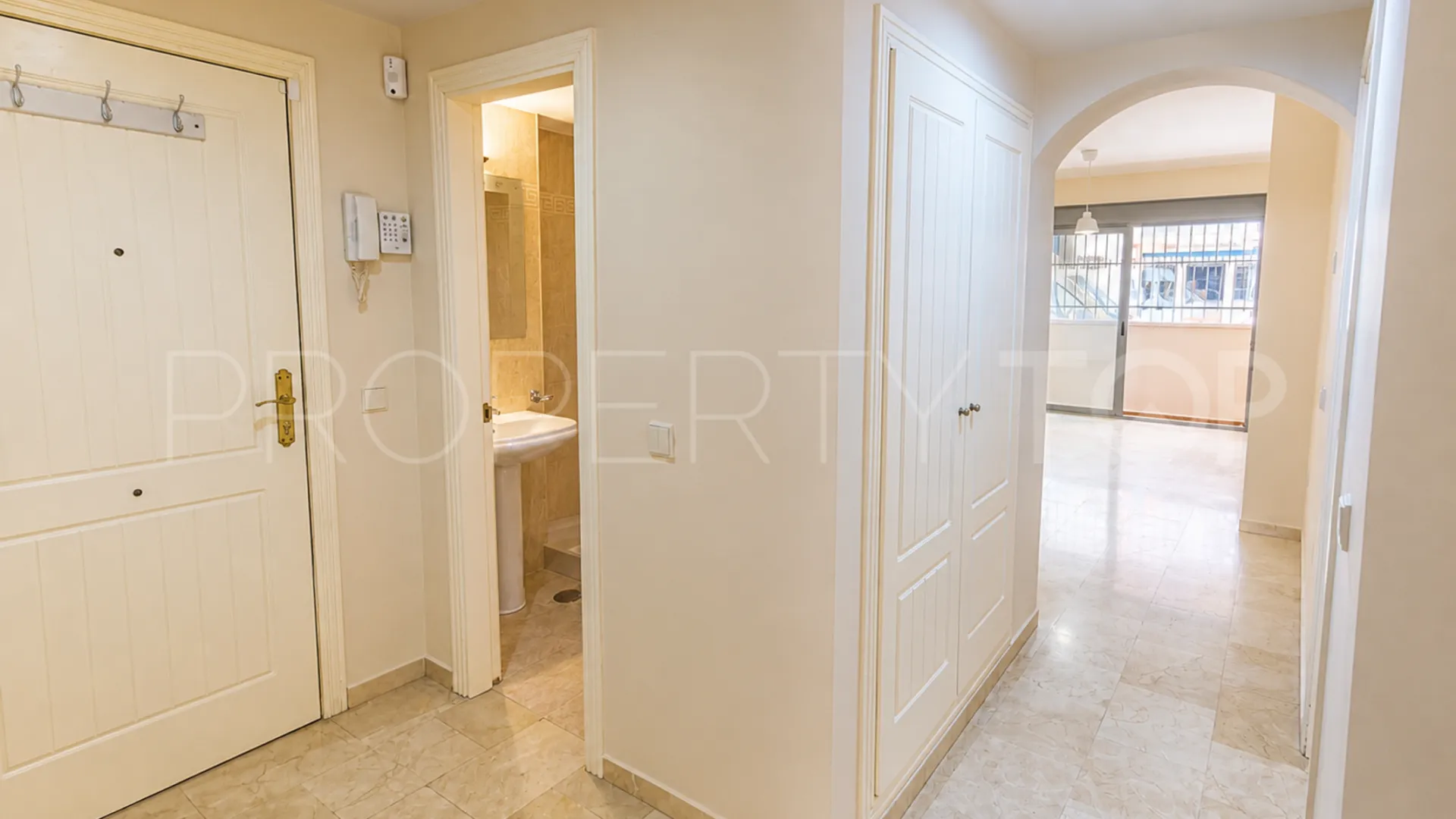 Apartamento planta baja a la venta con 2 dormitorios en San Pedro de Alcantara
