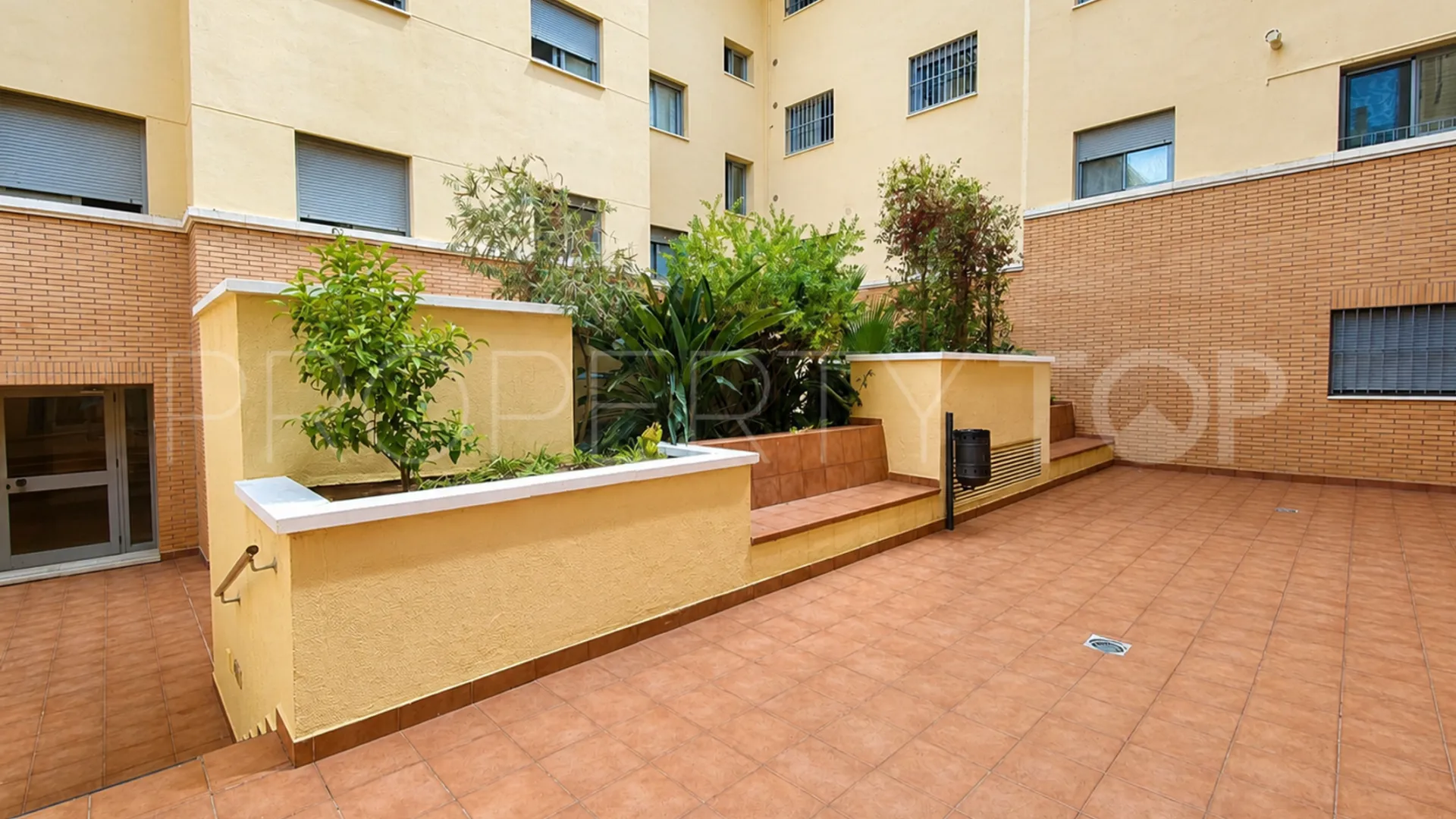 Apartamento planta baja a la venta con 2 dormitorios en San Pedro de Alcantara