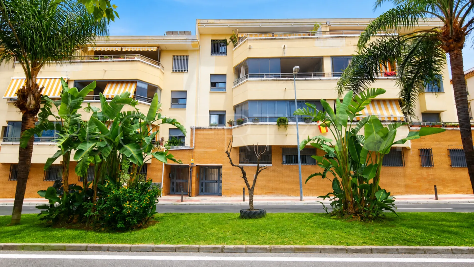 Apartamento planta baja a la venta con 2 dormitorios en San Pedro de Alcantara