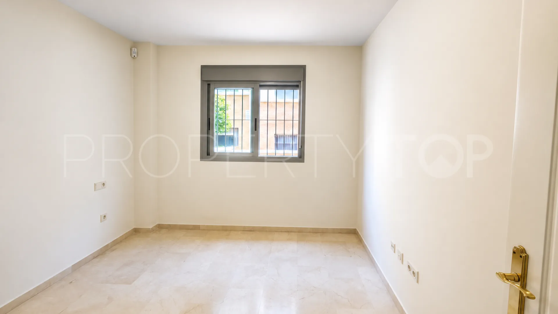 Apartamento planta baja a la venta con 2 dormitorios en San Pedro de Alcantara