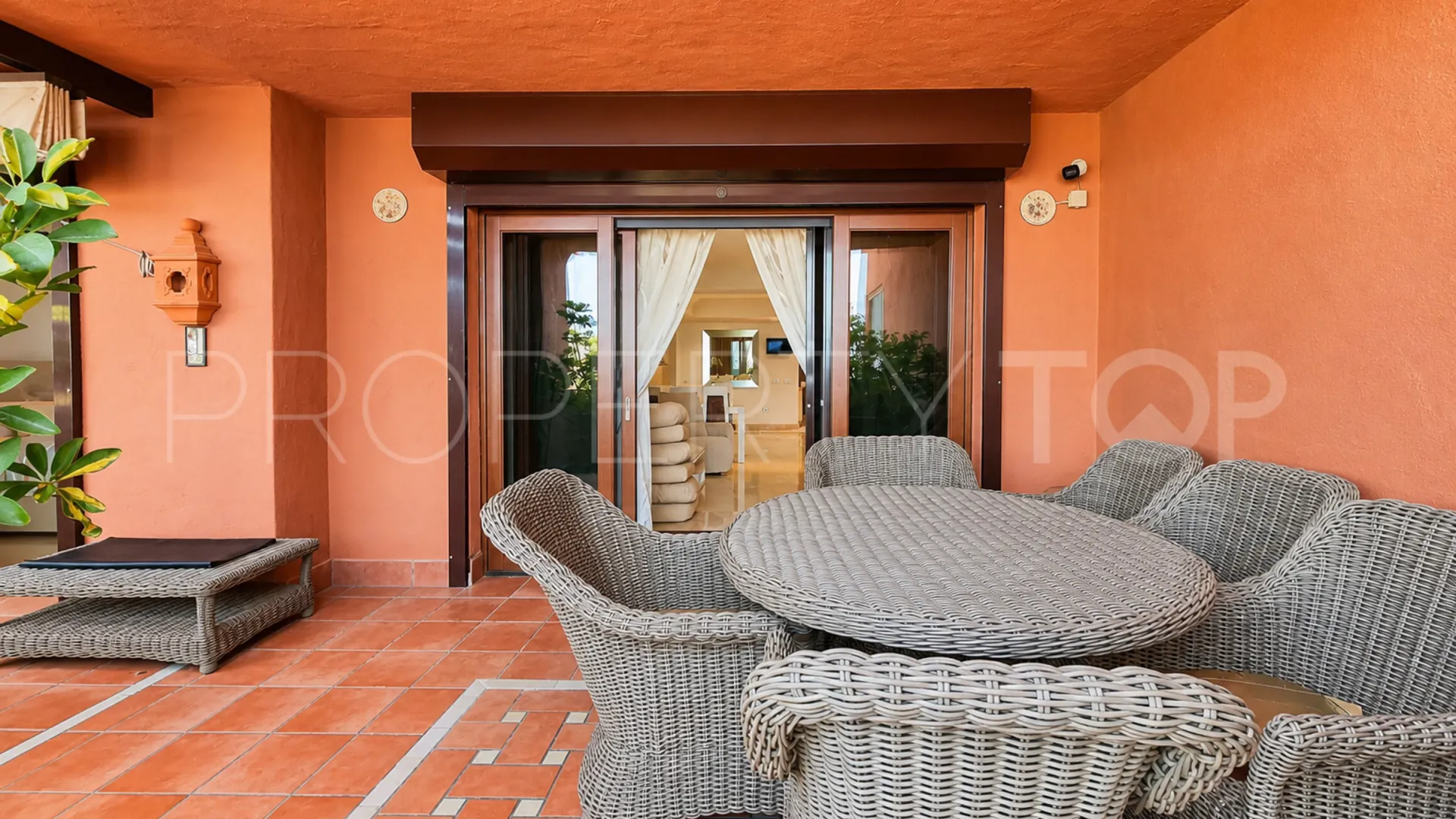 Apartamento en venta de 3 dormitorios en Estepona
