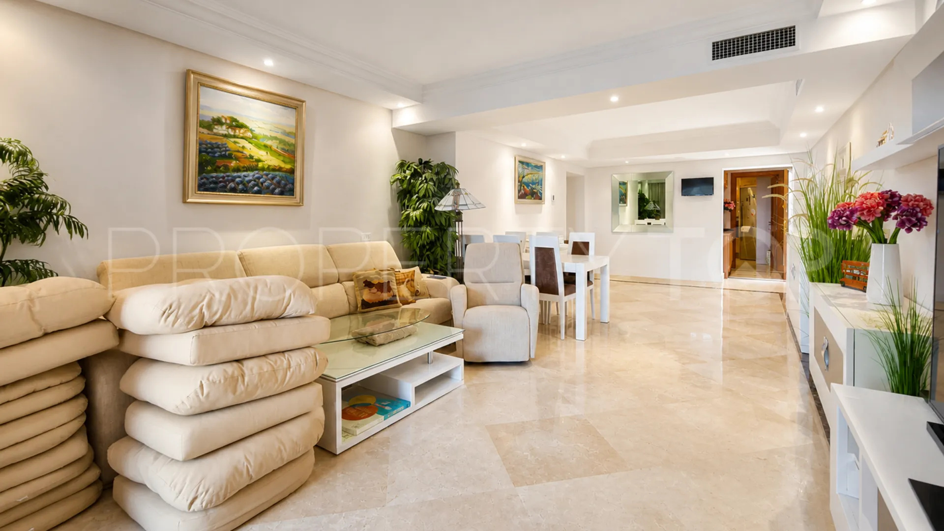 Apartamento en venta de 3 dormitorios en Estepona