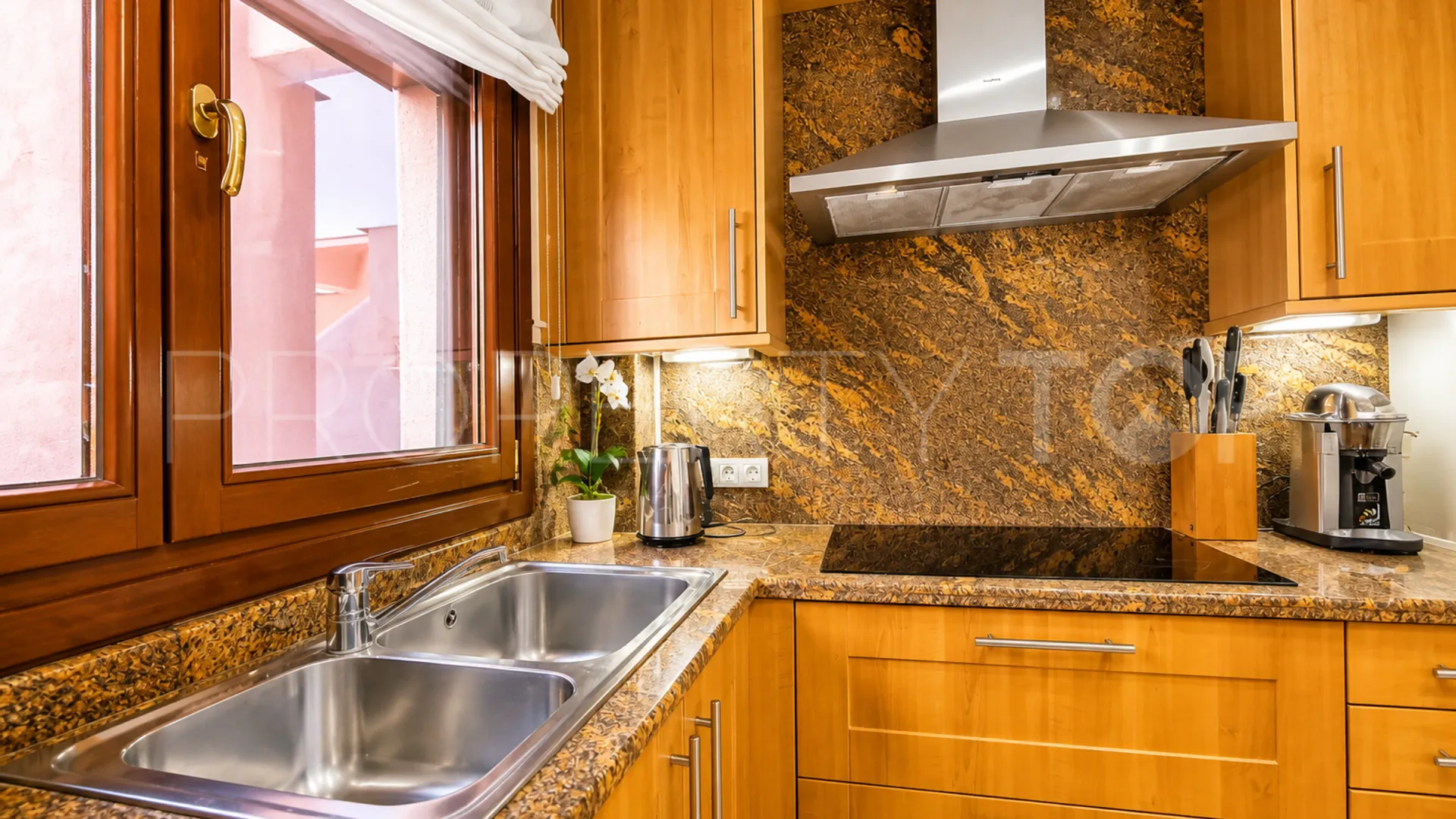 Apartamento en venta de 3 dormitorios en Estepona