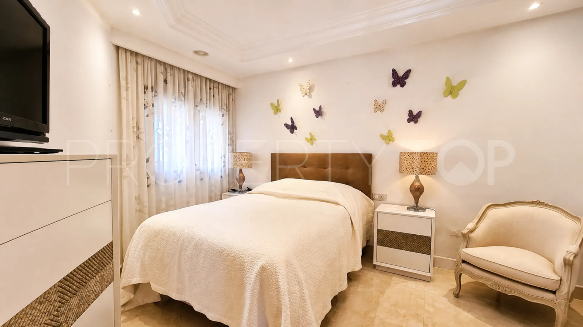 Apartamento en venta de 3 dormitorios en Estepona