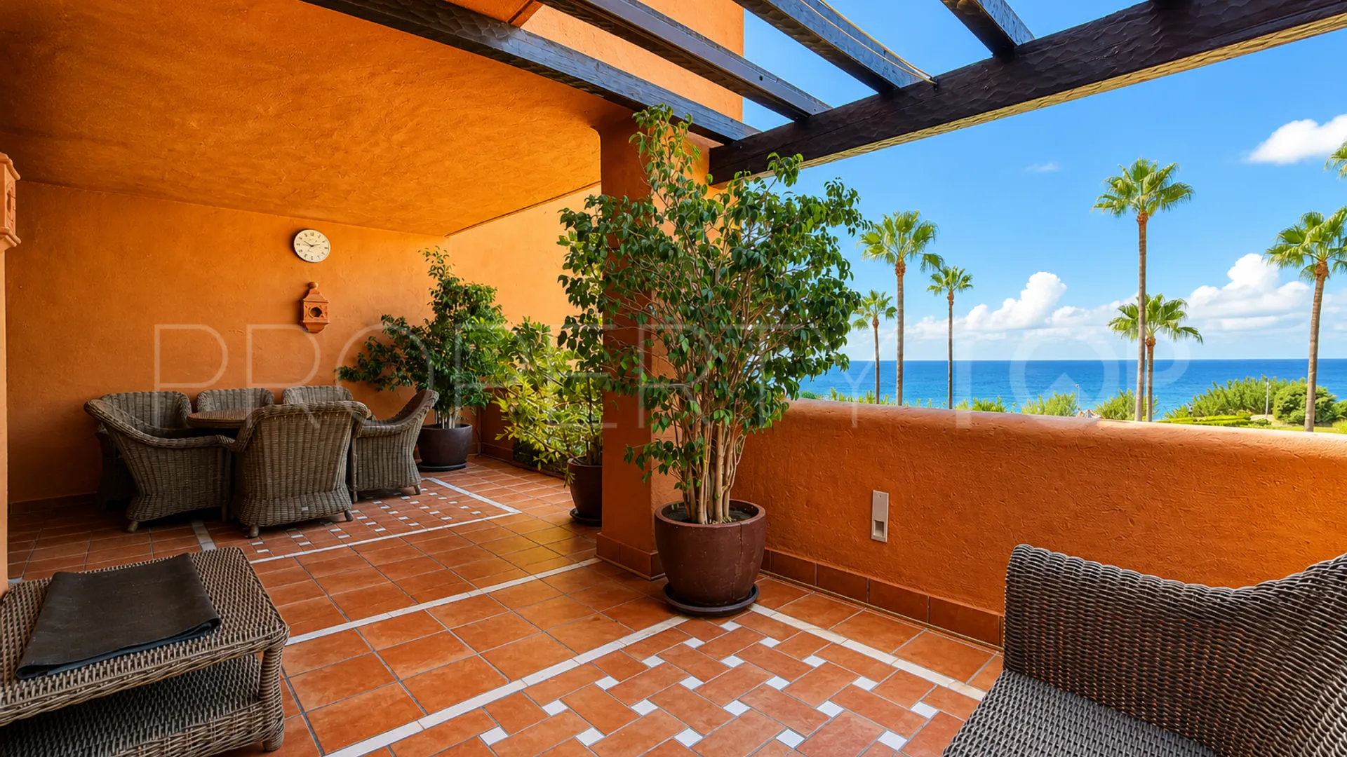 Apartamento en venta de 3 dormitorios en Estepona