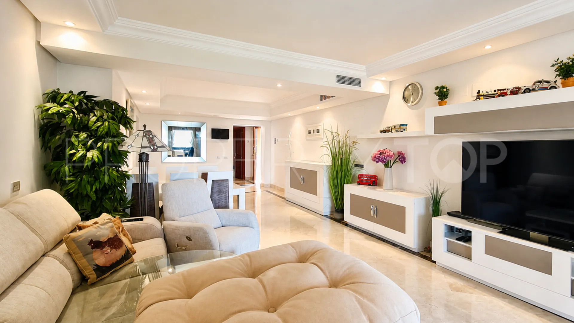 Apartamento en venta de 3 dormitorios en Estepona