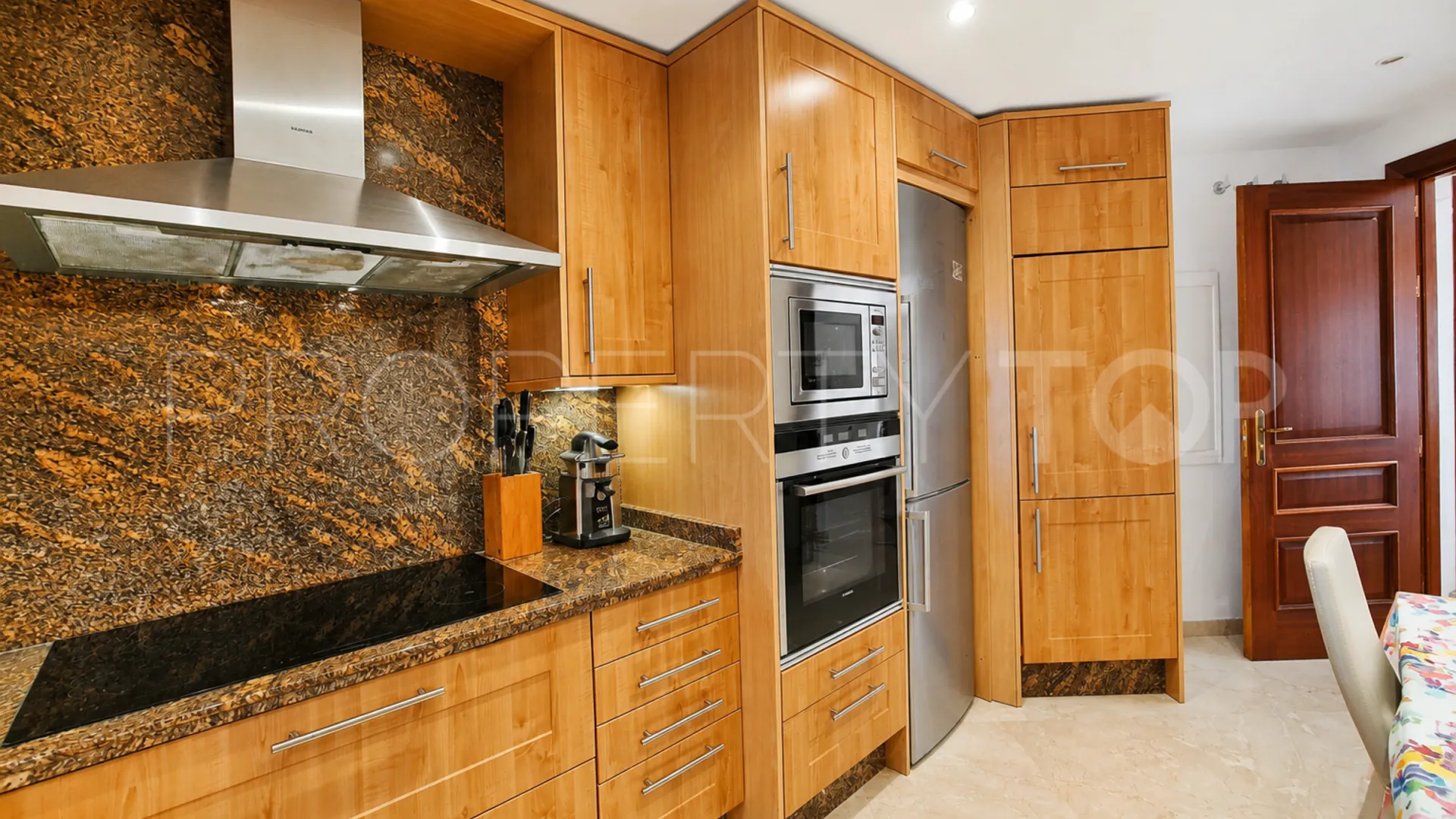 Apartamento en venta de 3 dormitorios en Estepona