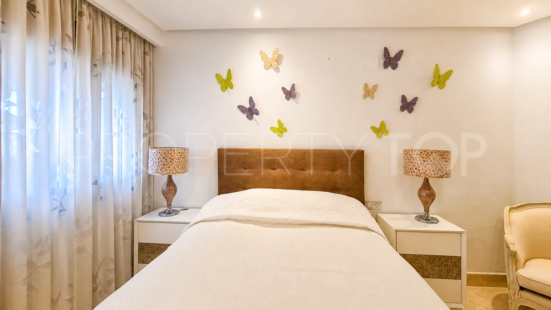 Apartamento en venta de 3 dormitorios en Estepona