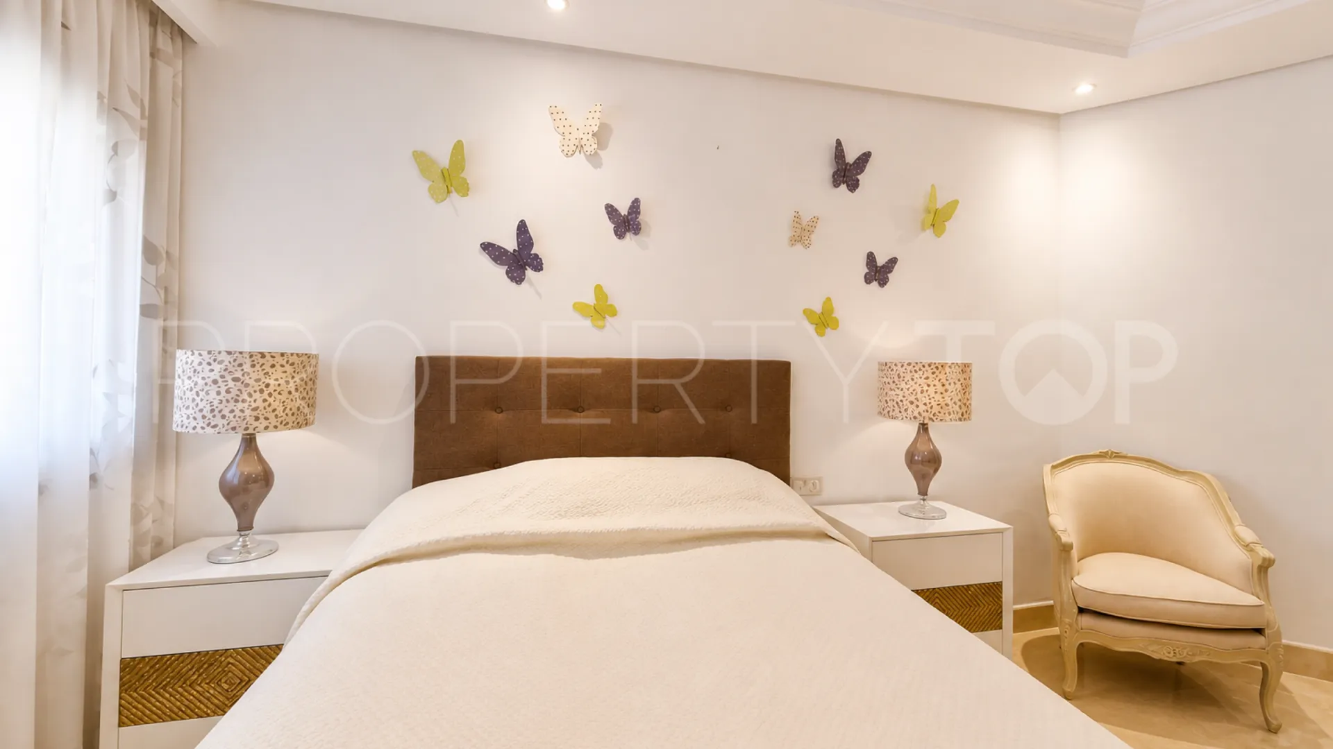 Apartamento en venta de 3 dormitorios en Estepona