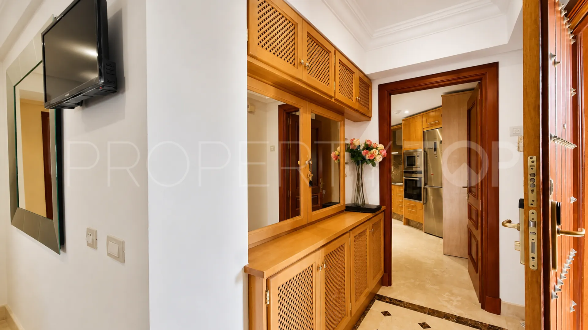 Apartamento en venta de 3 dormitorios en Estepona