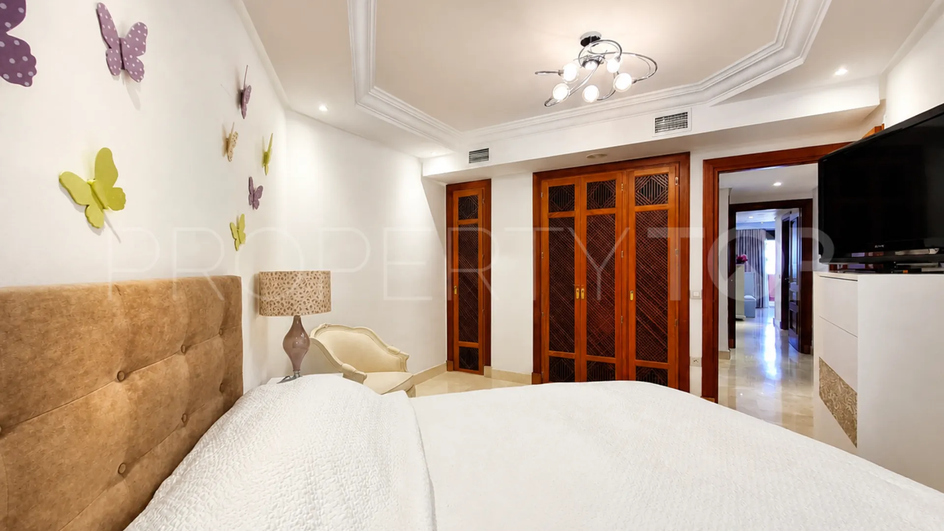 Apartamento en venta de 3 dormitorios en Estepona