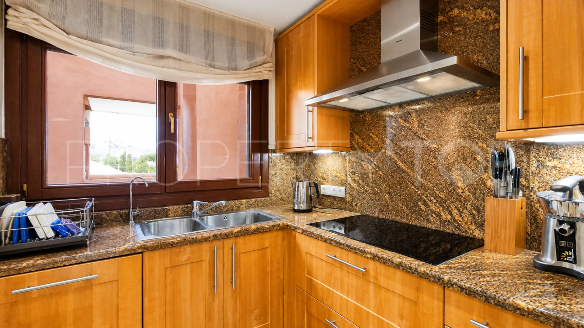 Apartamento en venta de 3 dormitorios en Estepona