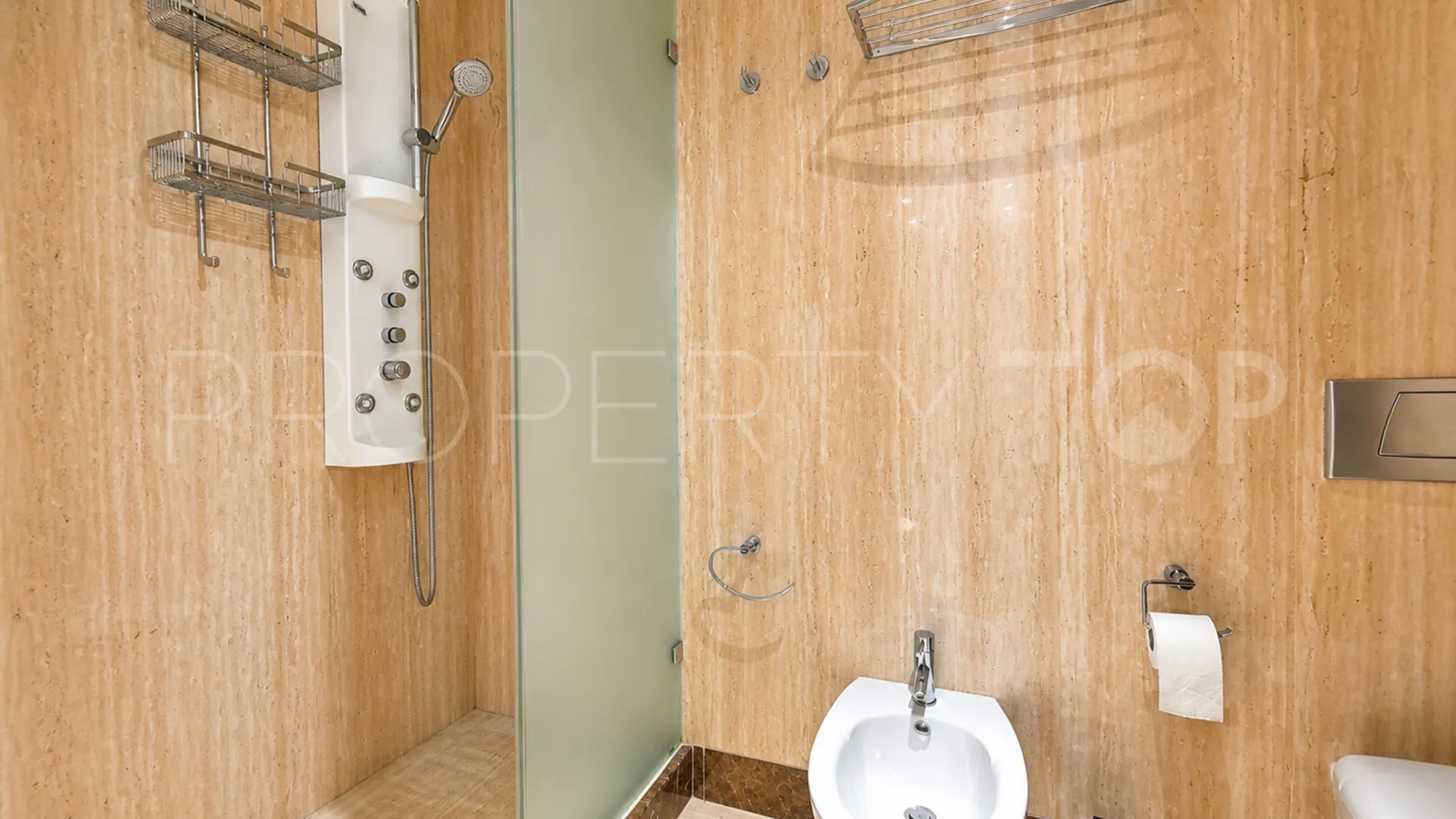 Apartamento en venta de 3 dormitorios en Estepona