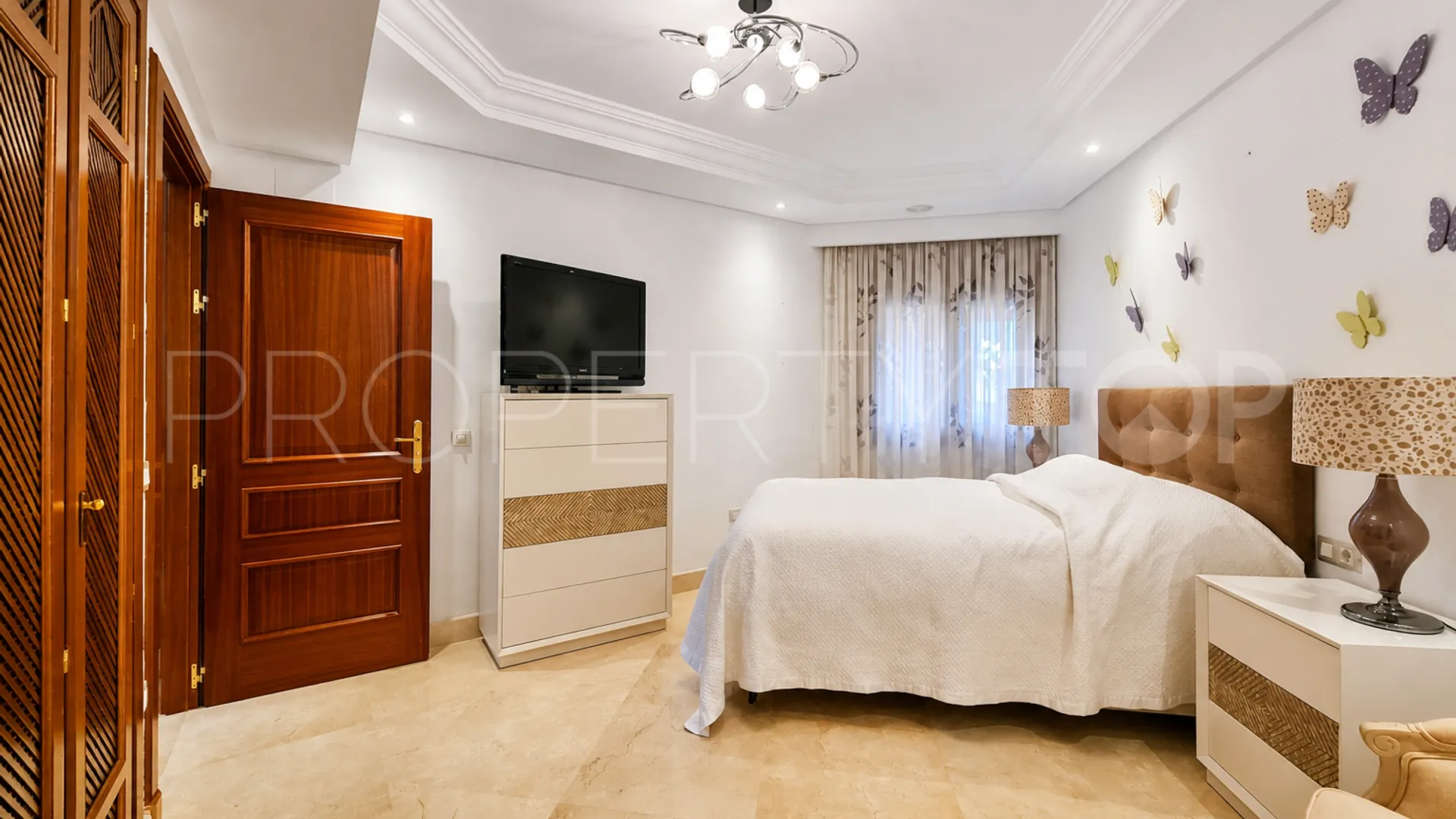Apartamento en venta de 3 dormitorios en Estepona